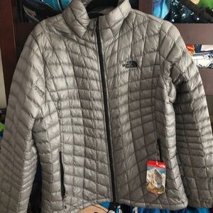 ~SOLD~ Northface thermoball jacket